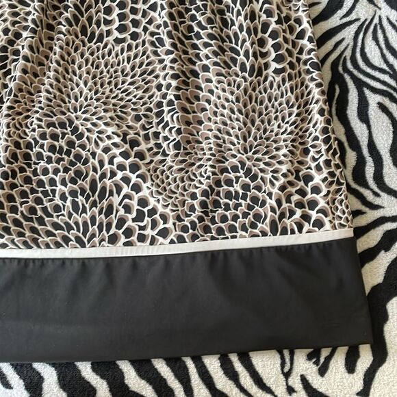 BCBG maxazaria casual flower petals tie at waist cowl neck dress - Picture 6 of 15